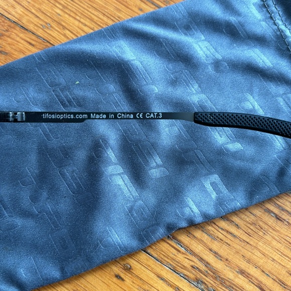 Tifosi Schwae POLARIZED Aviator Sunglasses - Picture 3 of 5